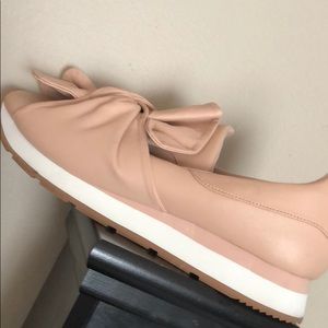 Soft pink shoe